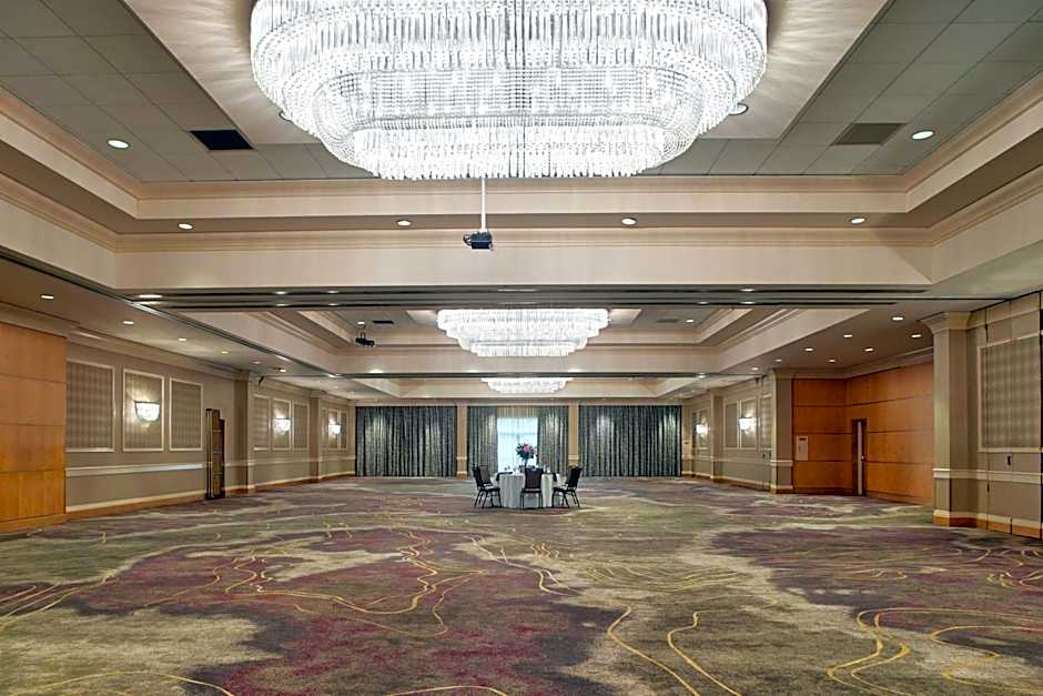 DoubleTree by Hilton Akron Fairlawn