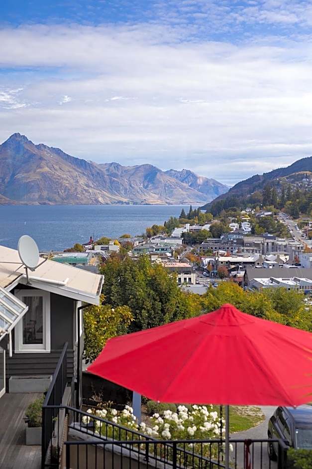 Queenstown House Bed & Breakfast and Apartments