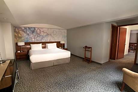 One-Bedroom King Suite