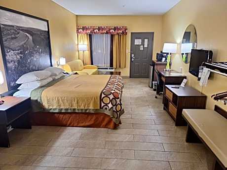 King Suite with Bath Tub - Mobility Accessible/Non-Smoking