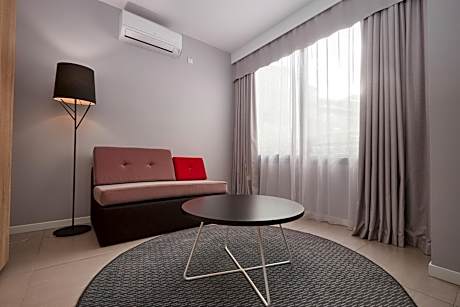 Double Suite with Sofa Bed and Pool Access