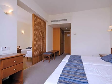 Family room side sea view.