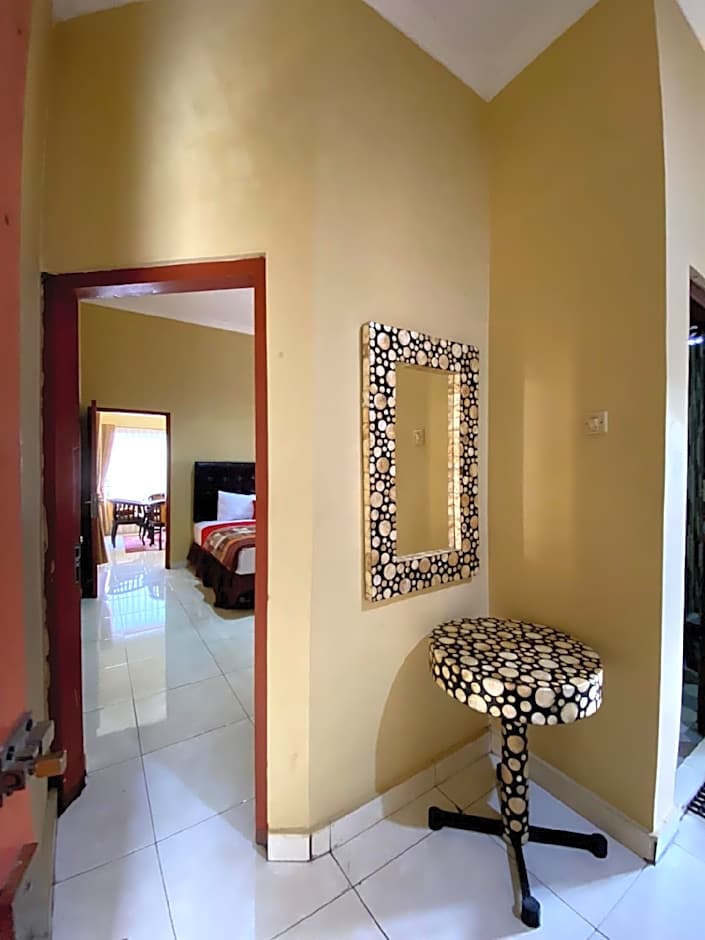 Red Chilies Hill Hotel