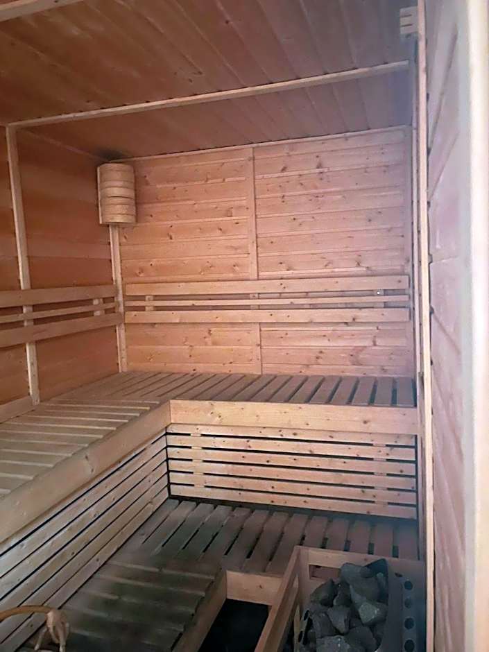 Bayfront Suite in Pasay, Manila Near NAIA Terminal, PICC, Star City, MOA and US Embassy - Pet-Friendly, Free Pool, Wi-Fi & Netflix