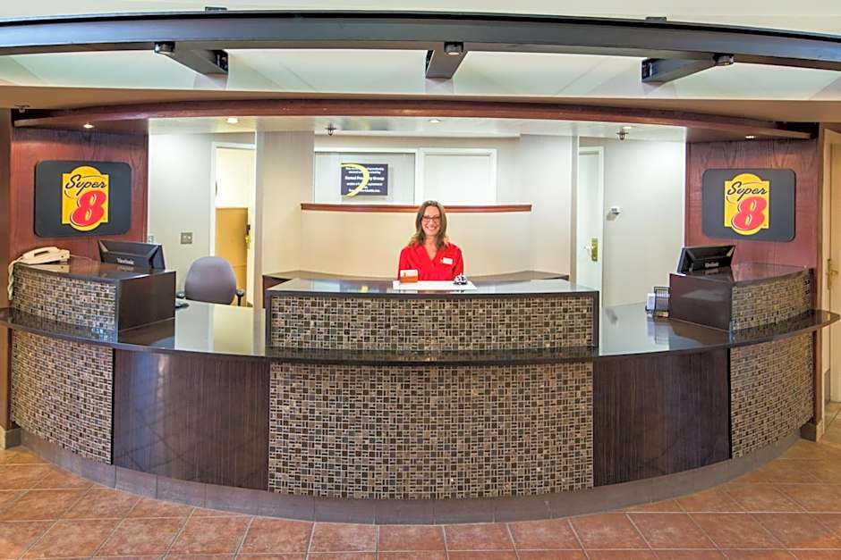 Super 8 by Wyndham Sherwood Park/Edmonton Area