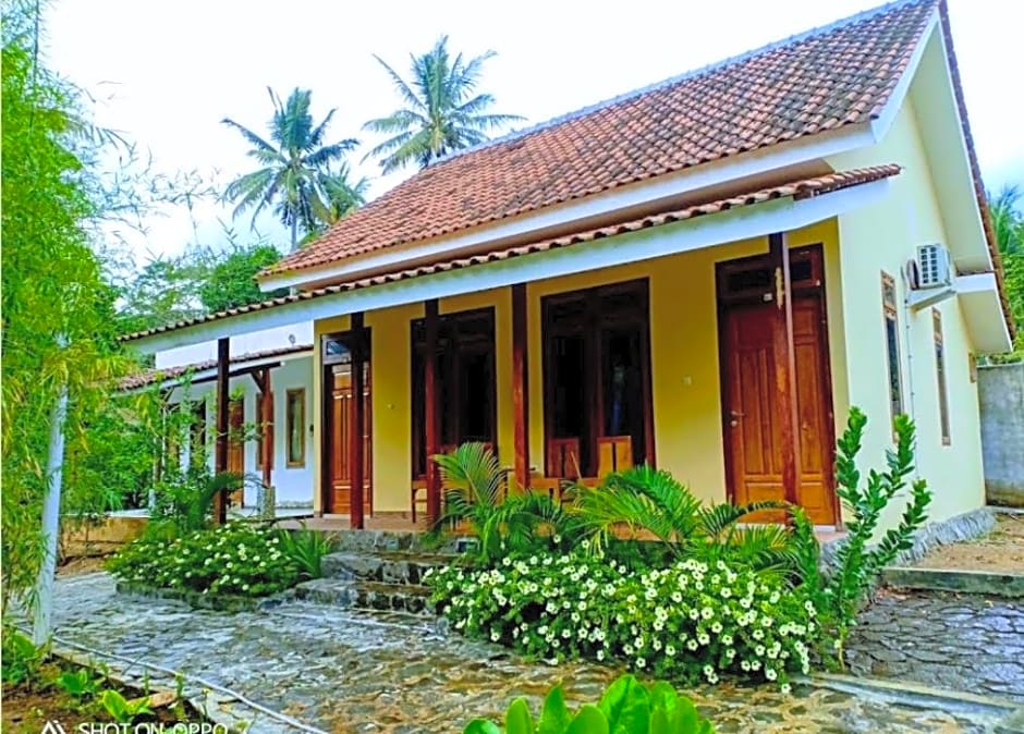 Rumah Mertua Pulau Merah