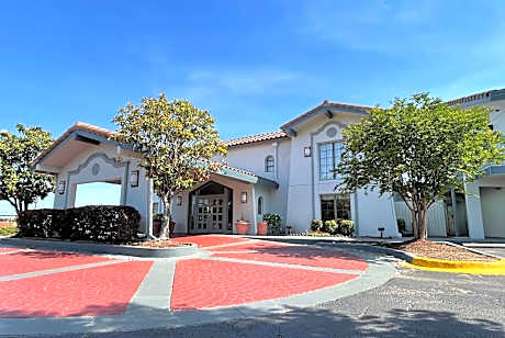 Travelodge by Wyndham Tuscaloosa