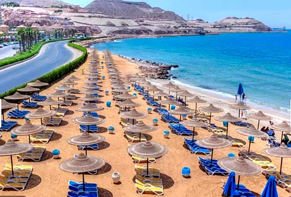 Amazing sea view Penthouse Apartment in Pyramids Porto El-Sokhna