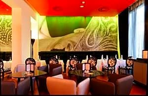 Paseo de Gracia Hotel, Sonder