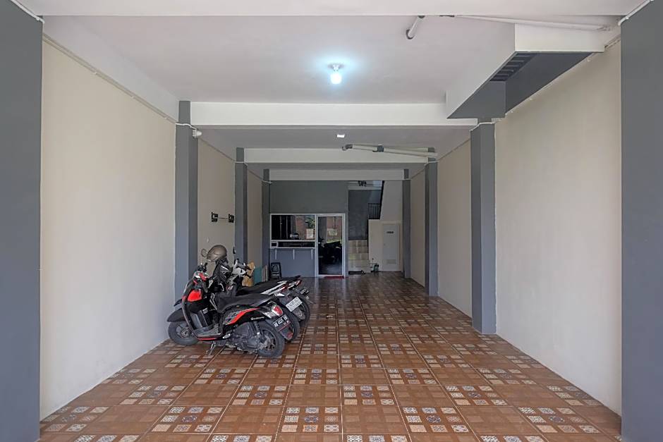 RedDoorz near Laweyan Gentan