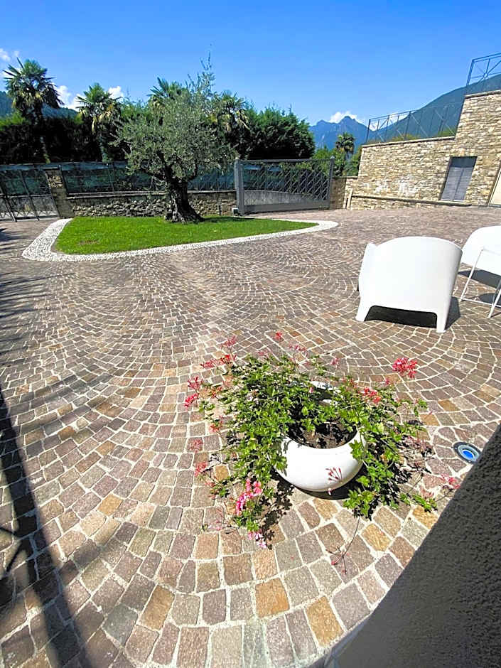 Vela di Soleville camere con e senza vista lago con ristorante & pizzeria