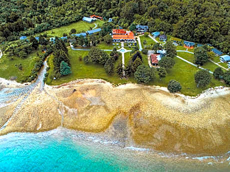 Furneaux Lodge