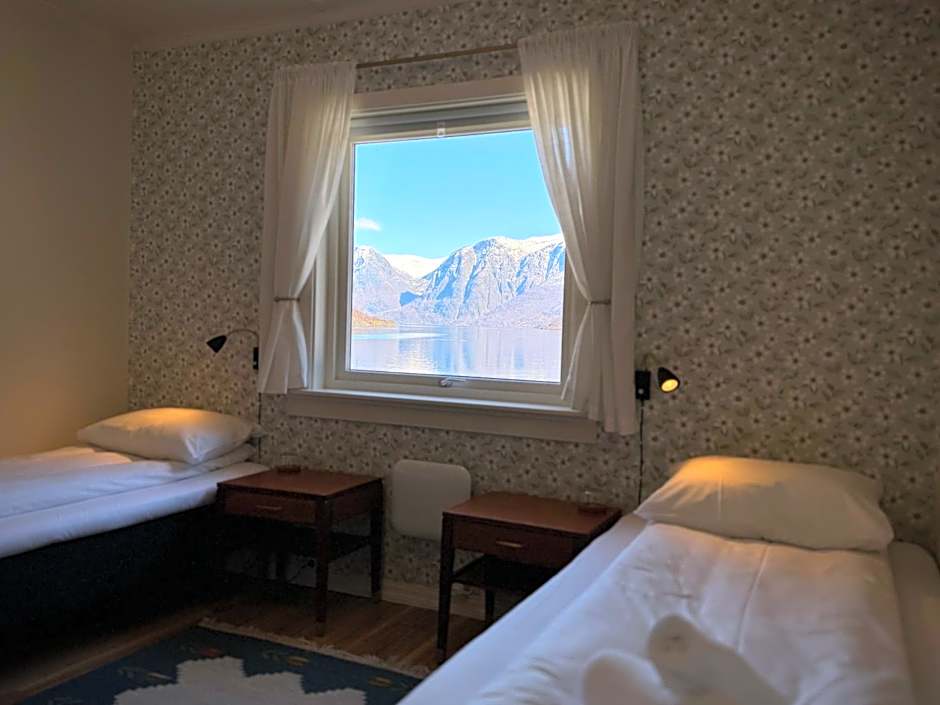 Svingen Guesthouse - Panoramic Fjord Views in Flåm