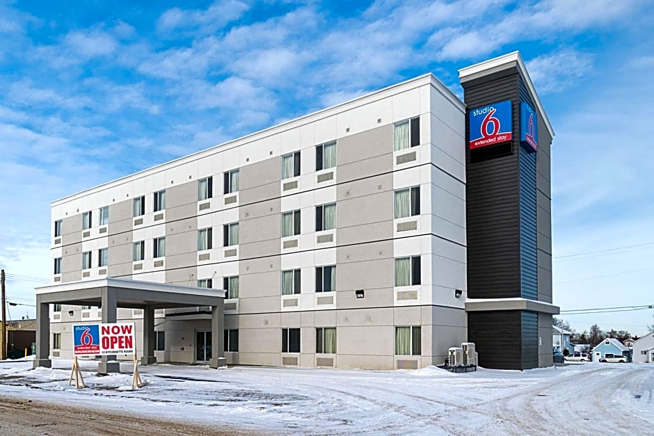 Studio 6 Bruderheim, AB