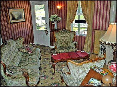 All Season's Groveland Inn