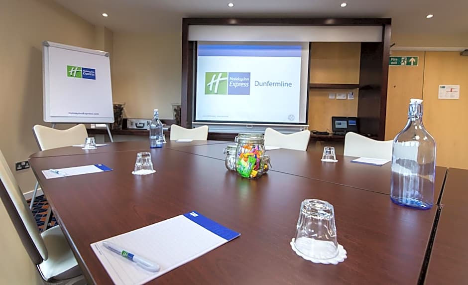 Holiday Inn Express Dunfermline By IHG