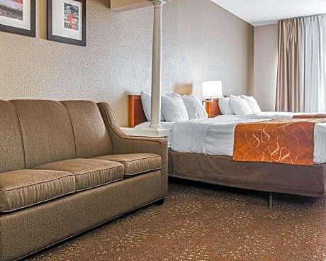 1 Queen Bed Suite Nonsmoking