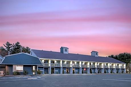 Yankee Clipper Inn, SureStay Collection by Best Western