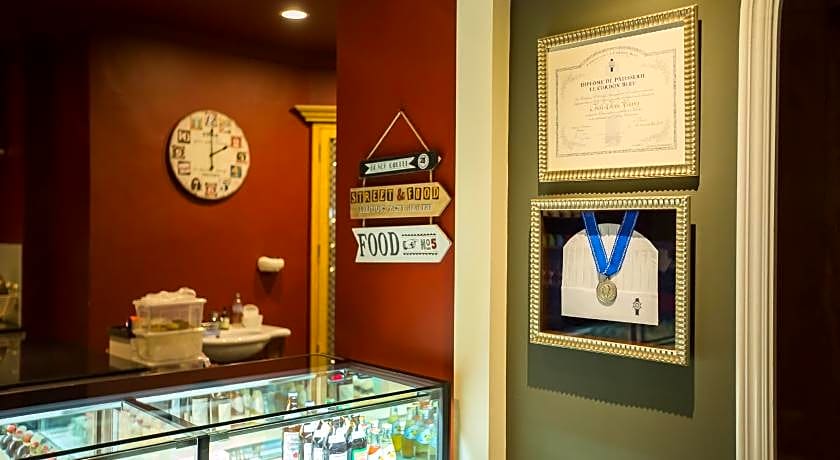 Trianon Country Hotel