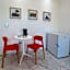 Commercial Zone Studios, Pool, BBQ and Beach 7 Blocks