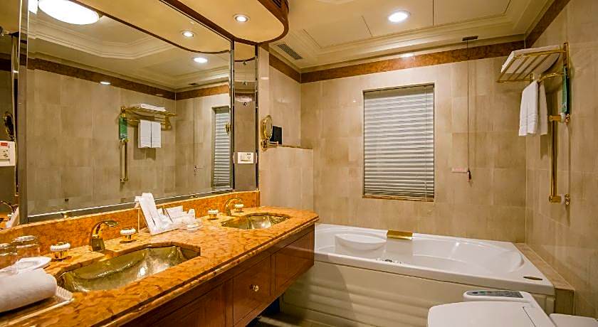 Evergreen Laurel Hotel