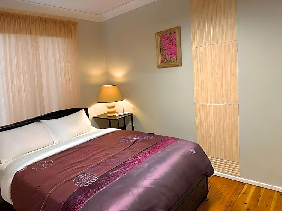 Cheerful 4 Bedrooms With Free Parking