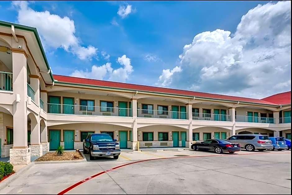 Americas Best Value Inn & Suites IAH Airport North