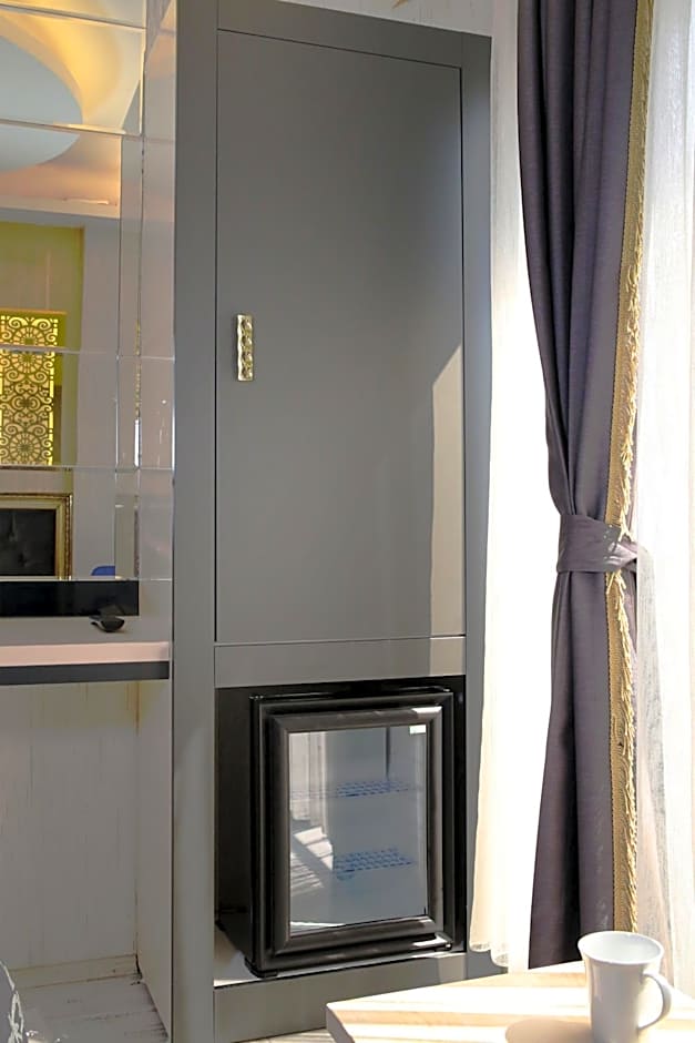 The Grand Tower Hotel