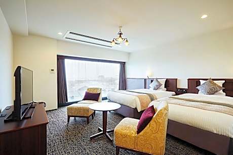 Large Twin Room B - Non-Smoking