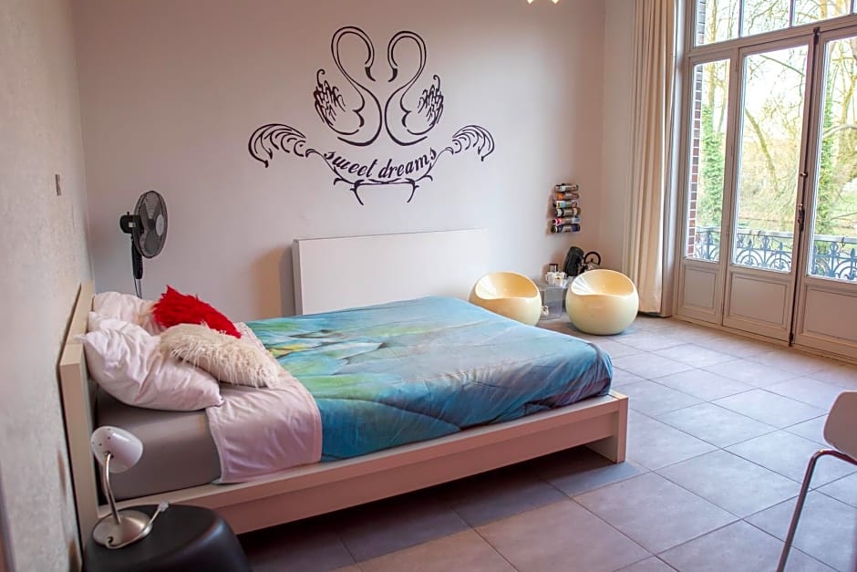 PLANT BASED b&b central Bruges