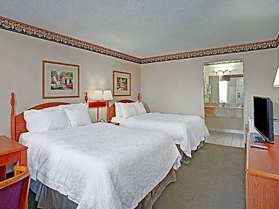 Days Inn & Suites by Wyndham Collierville Germantown Area