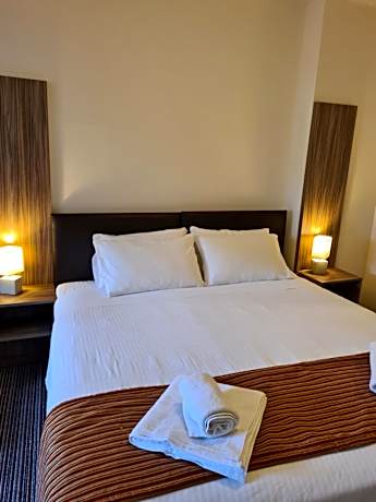 Family Room (2 Adults + 2 Children)