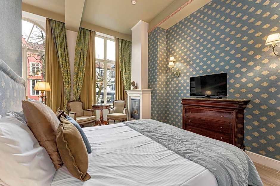 Canal Suites