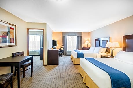 2 Queen Beds Suite Sofa Bed