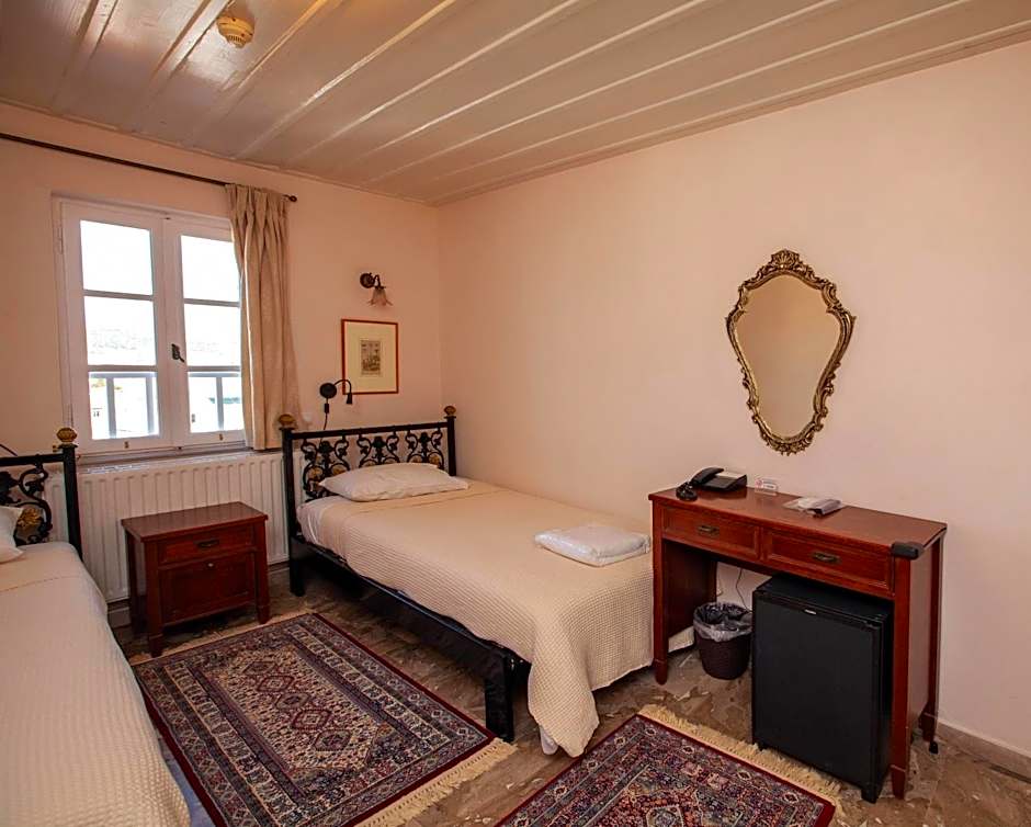 Byron Traditional Hotel