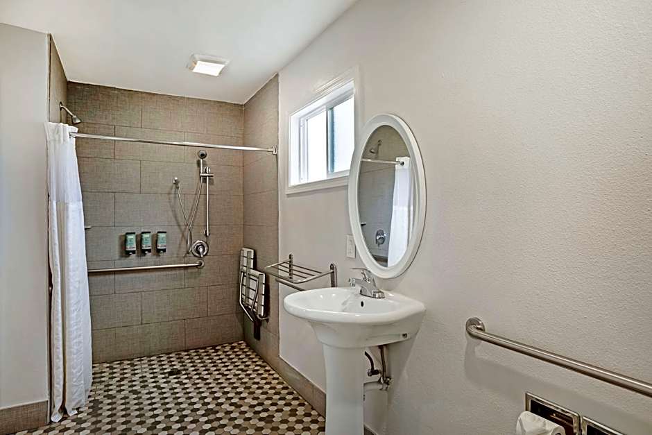 Photo 1 of 7 of 1 King Bed, Hearing/Mobility Accessible, Roll in Shower