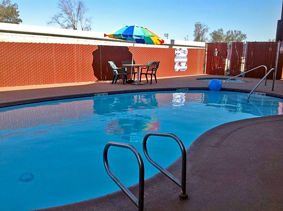 Studio 6 Suites Delano, CA
