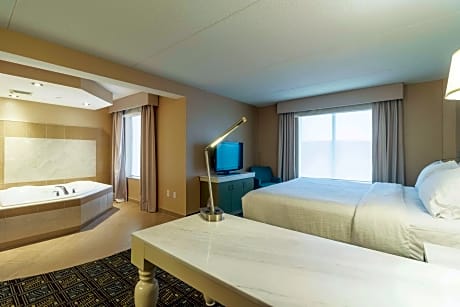 1 King Bed With Whirlpool