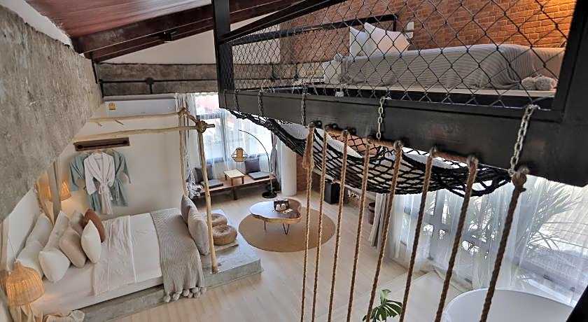YOLO Bangkok Boutique Hotel
