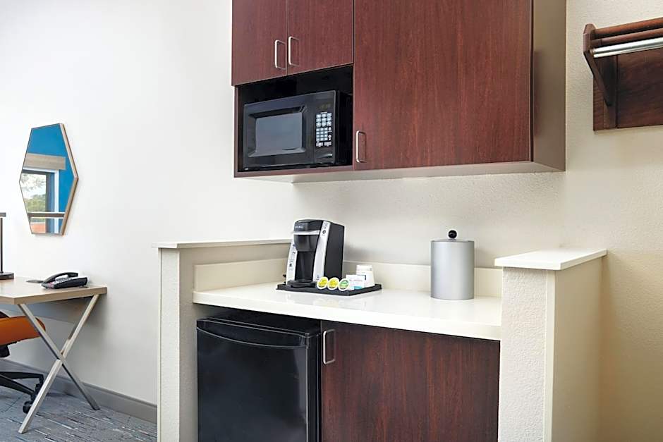 Holiday Inn Express & Suites Bridgeport By IHG