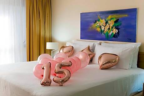 One-Bedroom Suite with Jetted Tub - Smoking