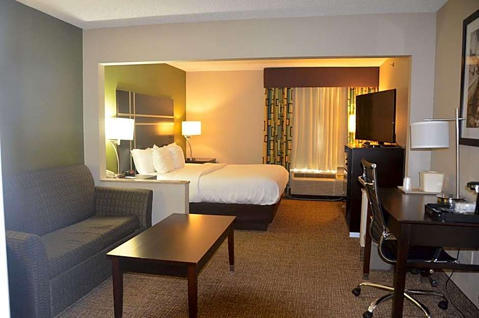 Photo 1 of 4 of 1 King Bed Suite