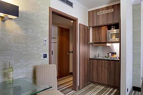 Apartment with Double Bed and Kitchen