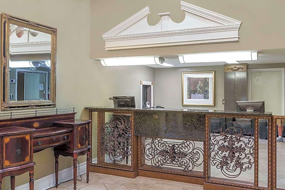Super 8 by Wyndham Metairie