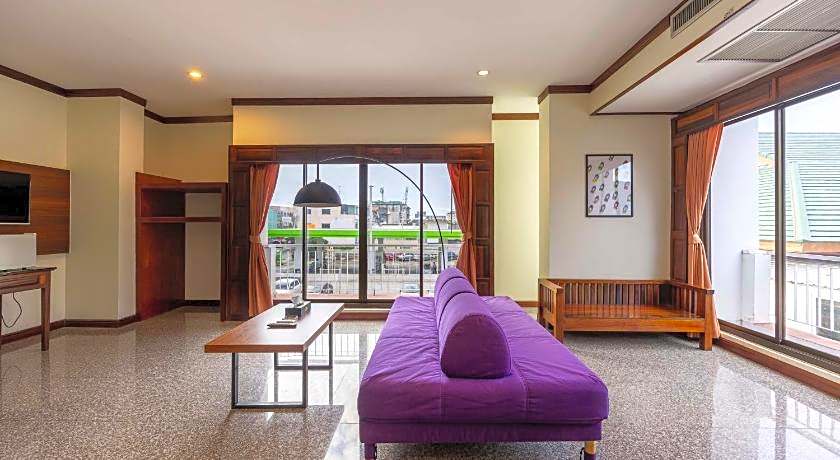 The President Hotel at Chokchai 4