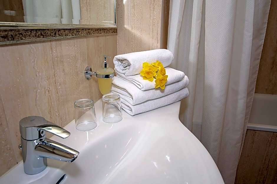 FLEUR DE LIS HOTEL