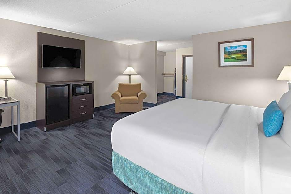 Baymont Inn and Suites by Wyndham Farmington, MO