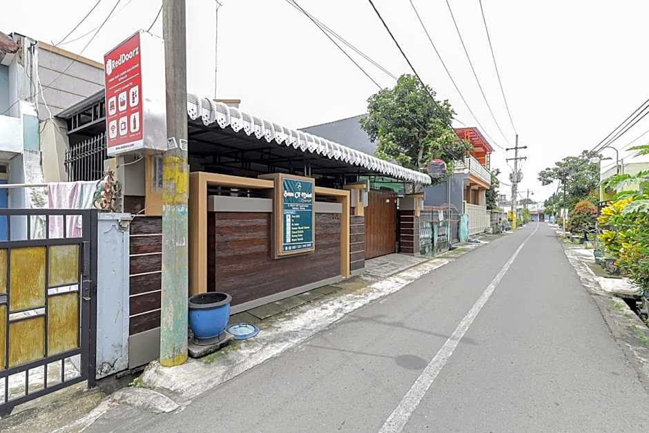 RedDoorz Syariah @ House Of Melati Kepanjen