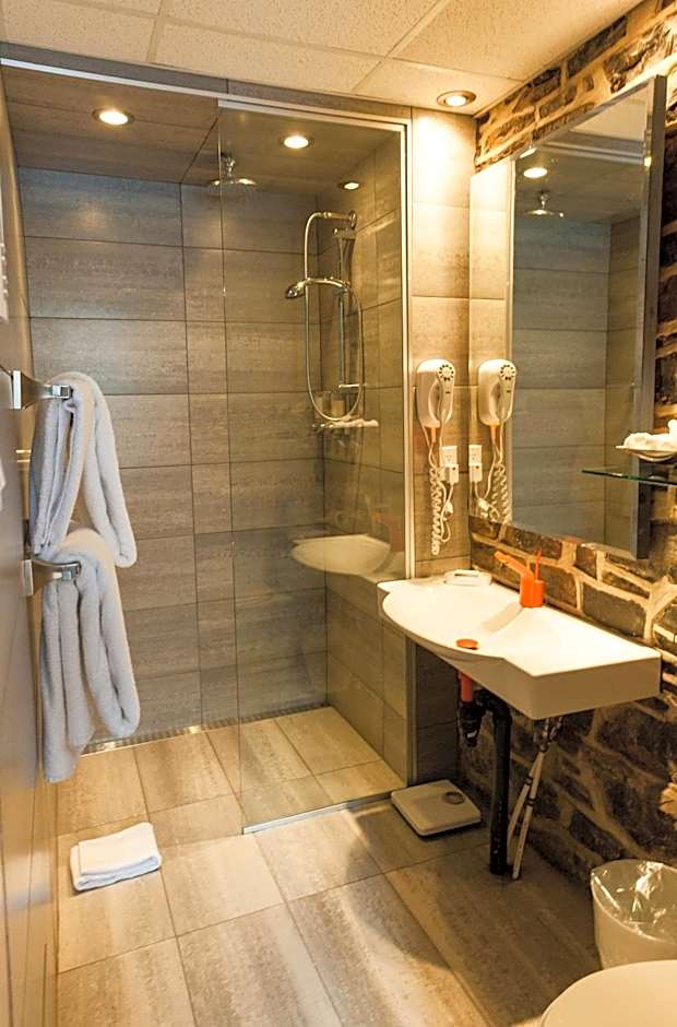 Auberge Place d'Armes - Par Aneyro