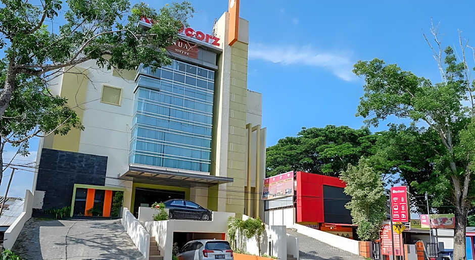 RedDoorz Plus near Hotel Benua Kendari